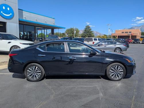 Black 2024 Nissan Altima 2.5 SV