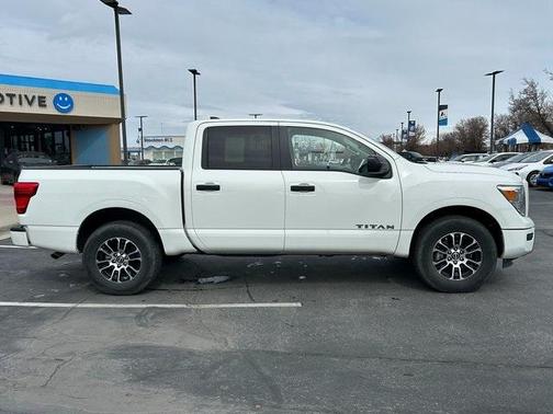 2023 Nissan Titan SV