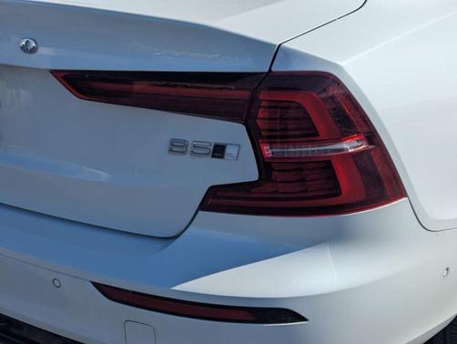 2024 Volvo S60 B5 Ultimate Dark Theme