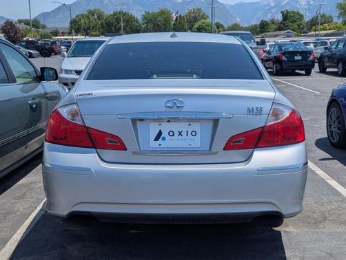 2010 INFINITI M35 Base