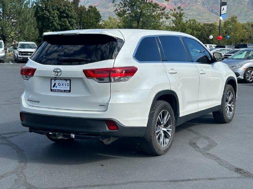 Blizzard Pearl 2019 Toyota Highlander LE