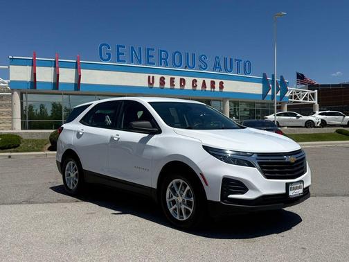 Summit White 2022 Chevrolet Equinox LS