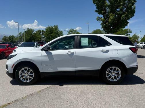 Summit White 2022 Chevrolet Equinox LS