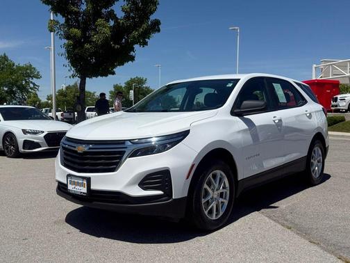 Summit White 2022 Chevrolet Equinox LS