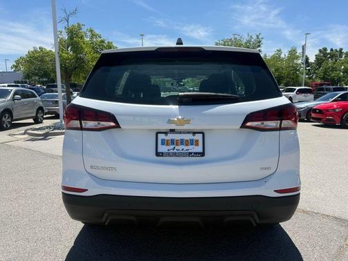 Summit White 2022 Chevrolet Equinox LS
