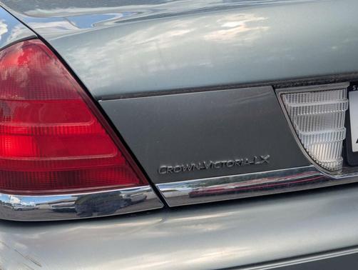 2005 Ford Crown Victoria LX