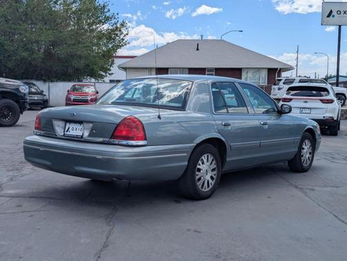 2005 Ford Crown Victoria LX