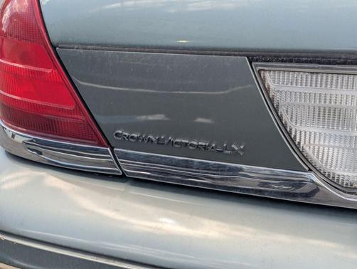 2005 Ford Crown Victoria LX