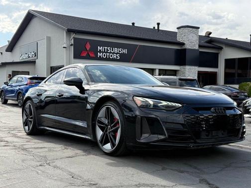 Mythos Black Metallic 2022 Audi RS e-tron GT Base