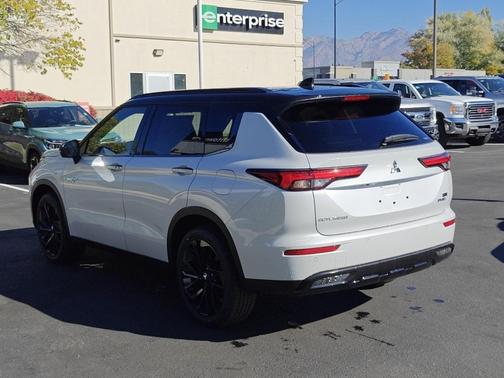 2025 Mitsubishi Outlander PHEV 