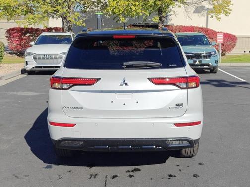 2025 Mitsubishi Outlander PHEV 
