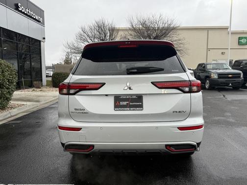 2023 Mitsubishi Outlander PHEV SE