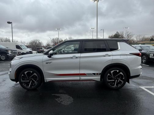 2023 Mitsubishi Outlander PHEV SE