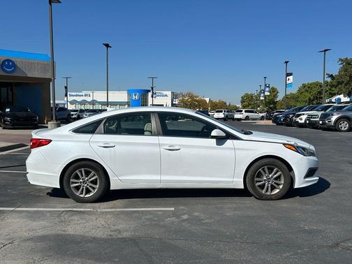 2017 Hyundai SONATA SE