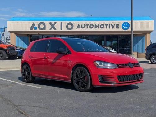 2016 Volkswagen Golf GTI 2.0T SE w/Performance Package 4-Door