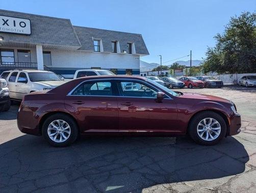 2016 Chrysler 300 Limited