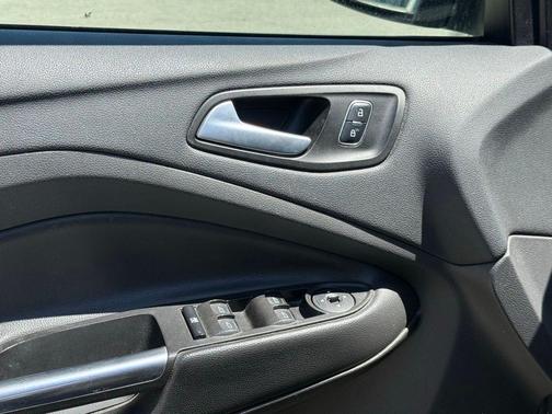 Magnetic 2018 Ford Escape SE