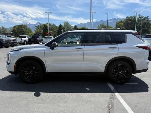 White 2024 Mitsubishi Outlander