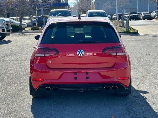 2018 Volkswagen Golf R 2.0T w/DCC & Navigation