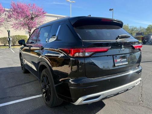 Black 2023 Mitsubishi Outlander PHEV SEL