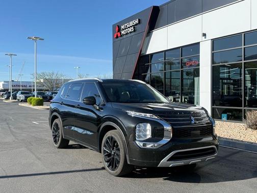 Black 2023 Mitsubishi Outlander PHEV SEL