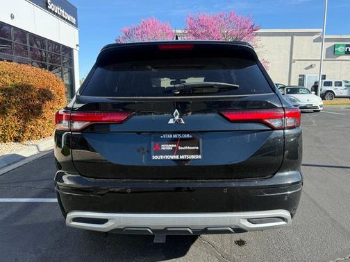 Black 2023 Mitsubishi Outlander PHEV SEL