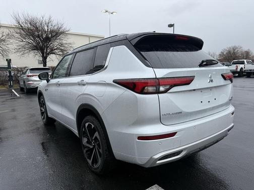 2025 Mitsubishi Outlander PHEV SEL