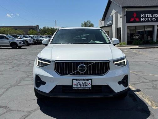 White 2023 Volvo XC40 B5 Plus Bright Theme