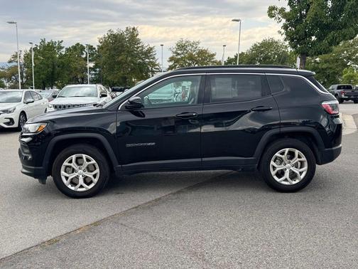 Diamond Black 2024 Jeep Compass Latitude