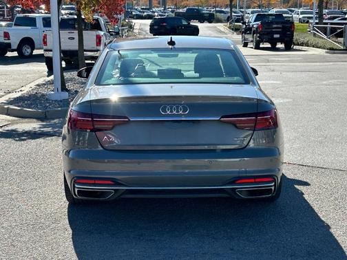 2024 Audi A4 45 S line quattro Premium