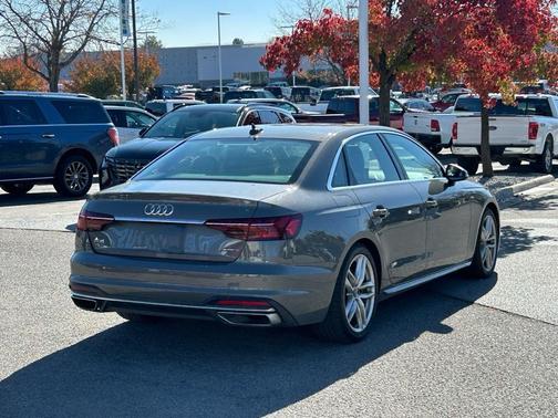 2024 Audi A4 45 S line quattro Premium