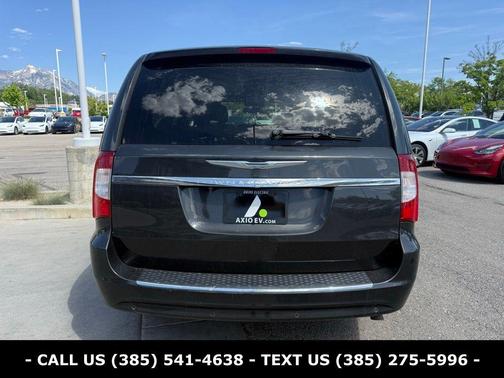 Dark Charcoal Pearlcoat 2012 Chrysler Town & Country Touring-L
