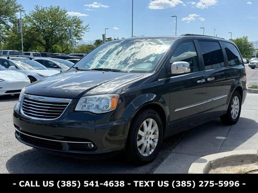 Dark Charcoal Pearlcoat 2012 Chrysler Town & Country Touring-L