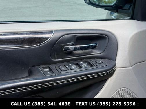 Dark Charcoal Pearlcoat 2012 Chrysler Town & Country Touring-L