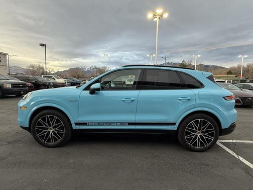 2025 Porsche Cayenne AWD