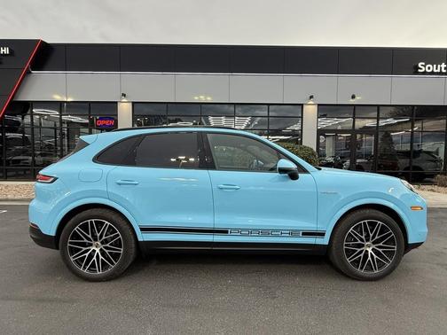 2025 Porsche Cayenne AWD