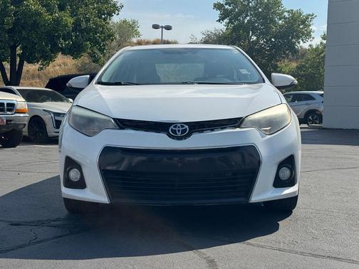 Super White 2015 Toyota Corolla S Plus