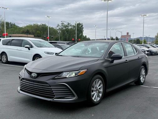 Ice 2023 Toyota Camry LE