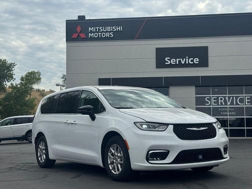 Bright White Clearcoat 2024 Chrysler Pacifica Touring-L