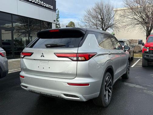 2025 Mitsubishi Outlander PHEV SEL