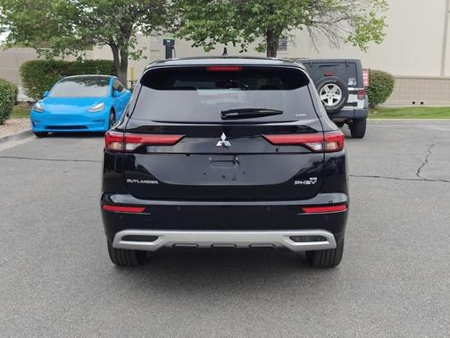 2025 Mitsubishi Outlander PHEV SE