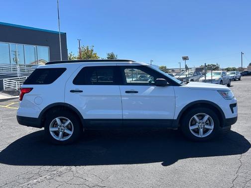 Oxford White 2018 Ford Explorer Base