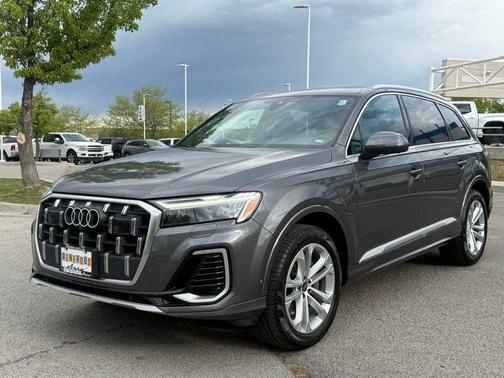 Samurai Gray Metallic 2025 Audi Q7 55 Premium Plus
