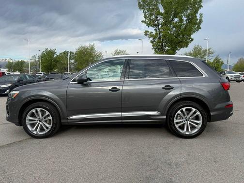 Samurai Gray Metallic 2025 Audi Q7 55 Premium Plus