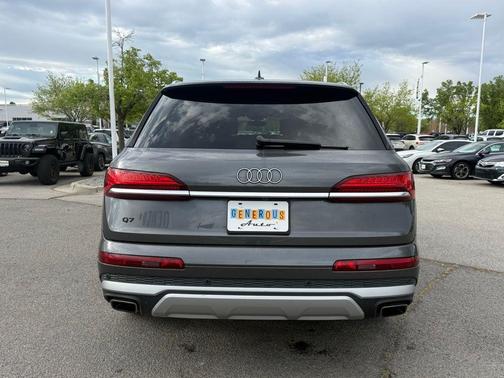 Samurai Gray Metallic 2025 Audi Q7 55 Premium Plus