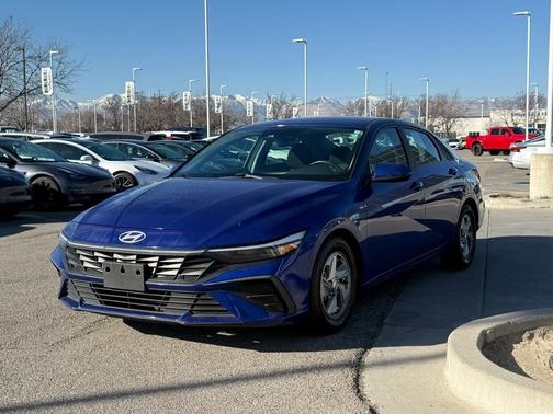 2024 Hyundai ELANTRA SE