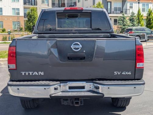 2011 Nissan Titan SV