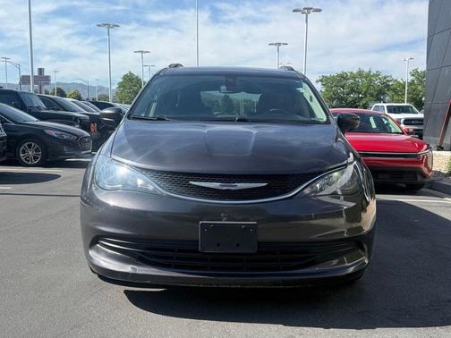 Granite Crystal Clearcoat Metallic 2020 Chrysler Voyager LXI