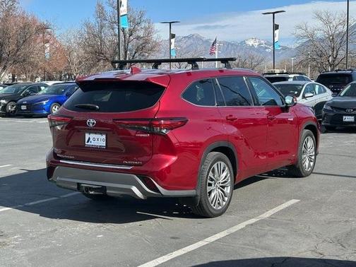 2021 Toyota Highlander Hybrid Platinum