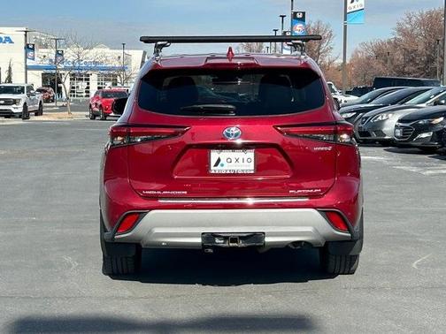2021 Toyota Highlander Hybrid Platinum